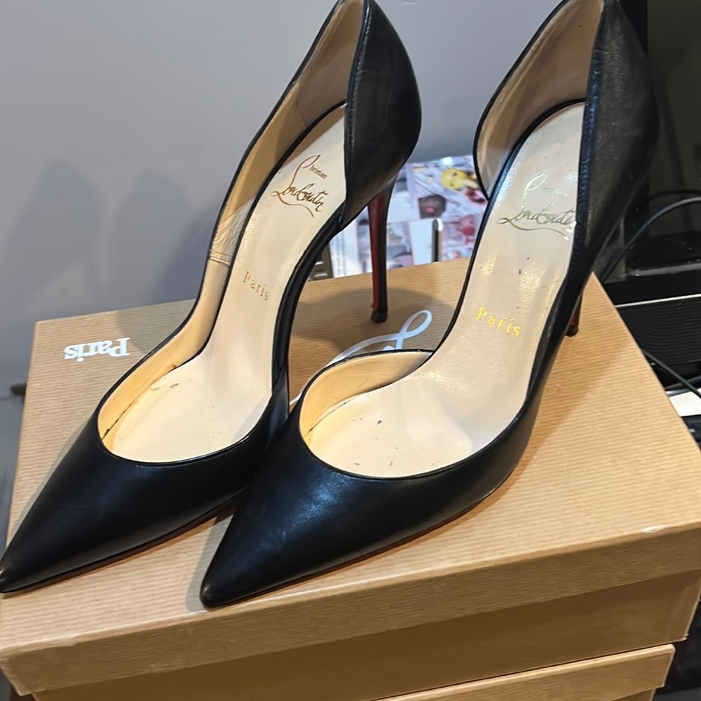 Red Botton pumps